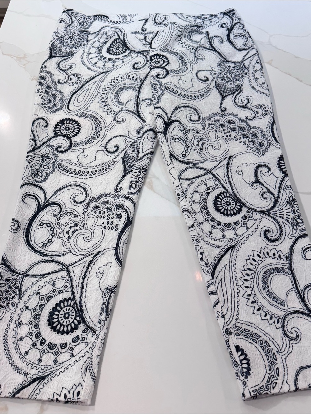 Joseph Ribkoff White & Black Paisley Cropped Jeans